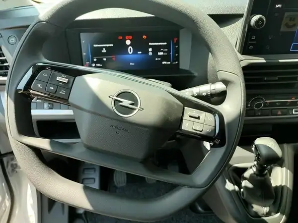OPEL VIVARO (9/15)