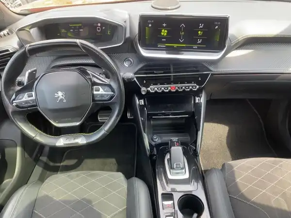 PEUGEOT 2008 (8/15)