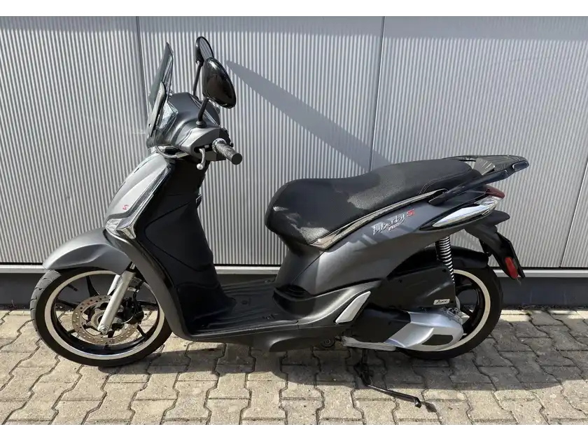 PIAGGIO LIBERTY (1/8)