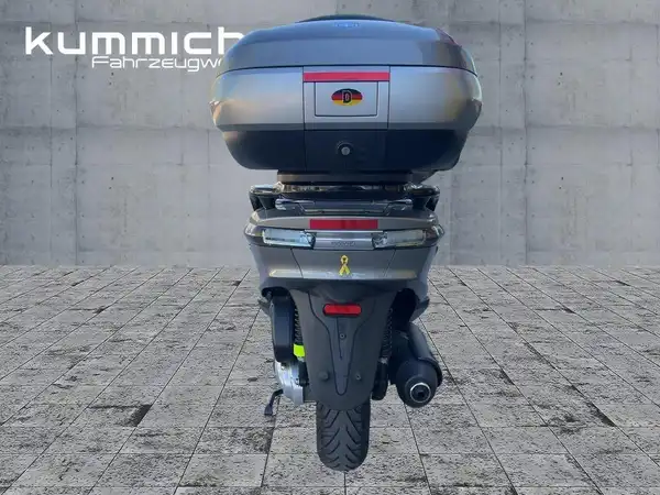 PIAGGIO X10 (4/12)