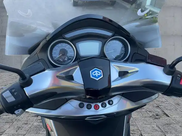 PIAGGIO X10 (8/12)