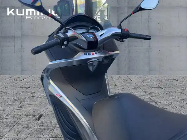 PIAGGIO X10 (10/12)