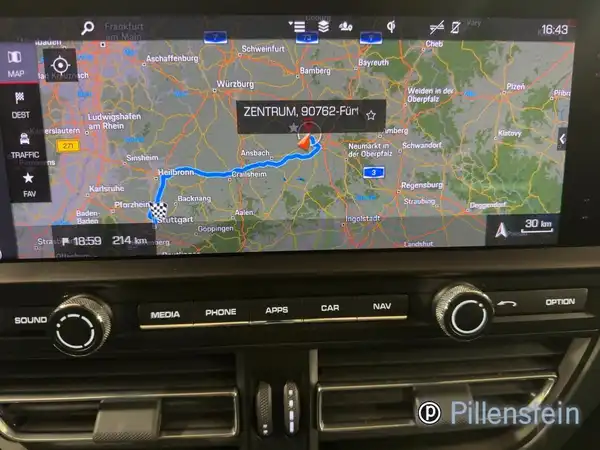 PORSCHE MACAN (12/16)