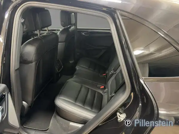 PORSCHE MACAN (9/16)