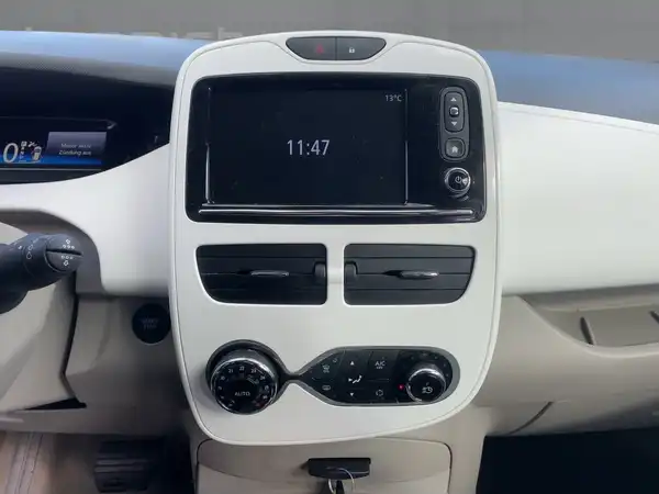 RENAULT ZOE (9/13)