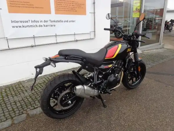 ROYAL ENFIELD GUERILLA 450 (5/7)