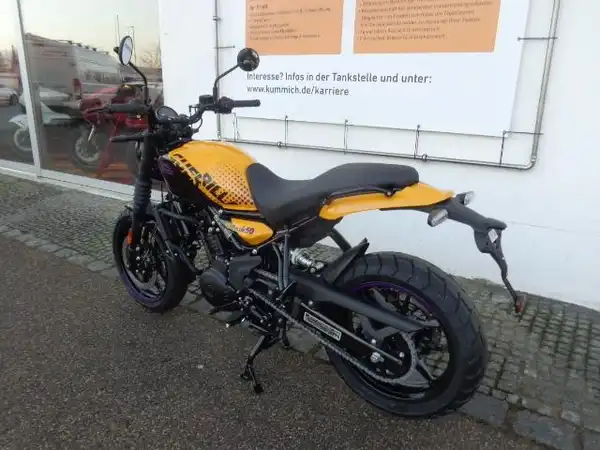 ROYAL ENFIELD GUERILLA 450 (3/8)