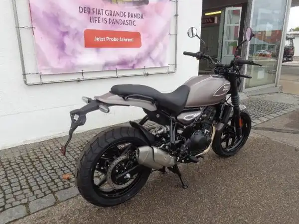 ROYAL ENFIELD GUERILLA 450 (5/7)