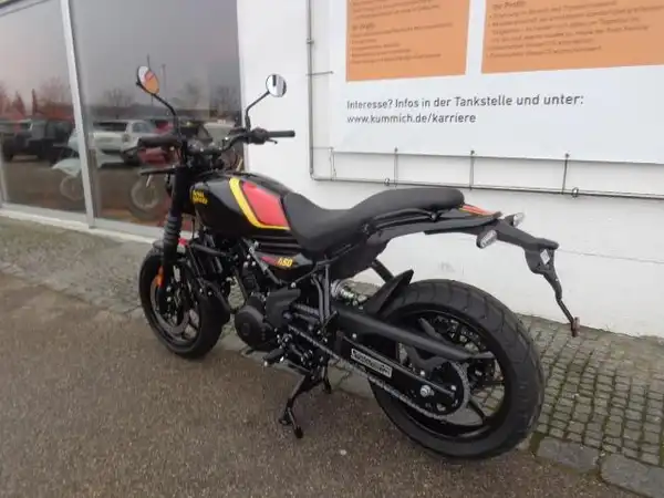 ROYAL ENFIELD GUERILLA 450 (3/7)