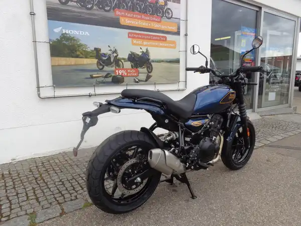 ROYAL ENFIELD GUERILLA 450 (5/7)