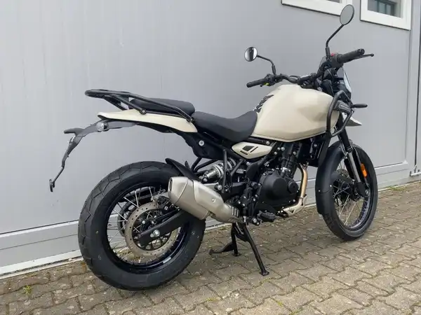 ROYAL ENFIELD HIMALAYAN 450 (5/7)
