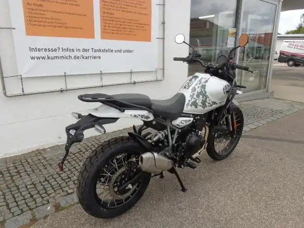 ROYAL ENFIELD HIMALAYAN 450 (5/8)