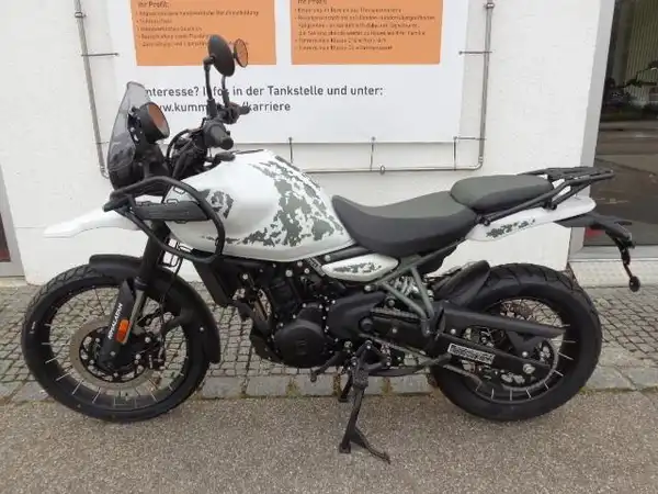 ROYAL ENFIELD HIMALAYAN 450 (1/8)