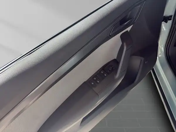 SEAT ARONA (8/18)
