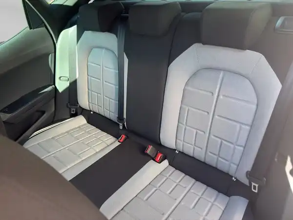 SEAT ARONA (13/19)