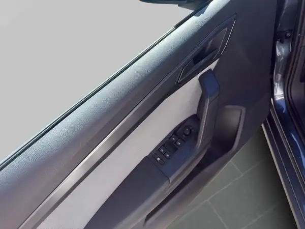 SEAT ARONA (9/19)