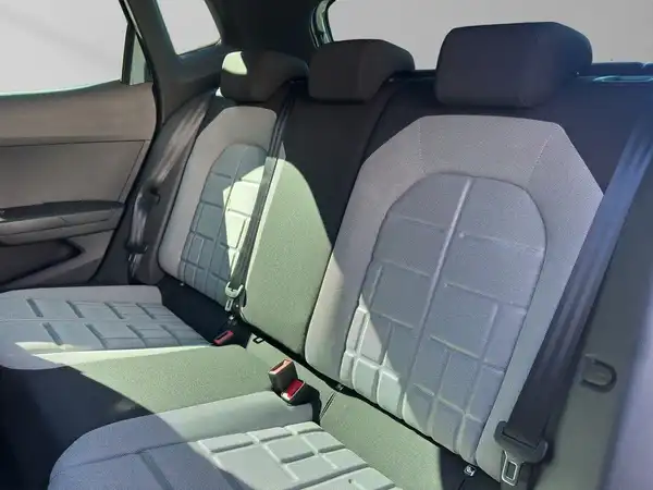 SEAT ARONA (12/16)