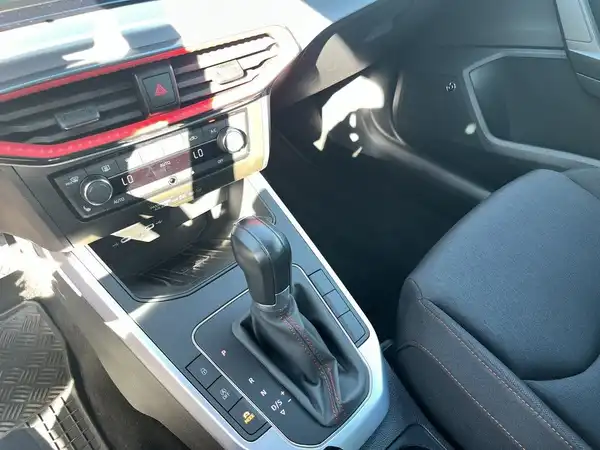 SEAT ARONA (20/21)