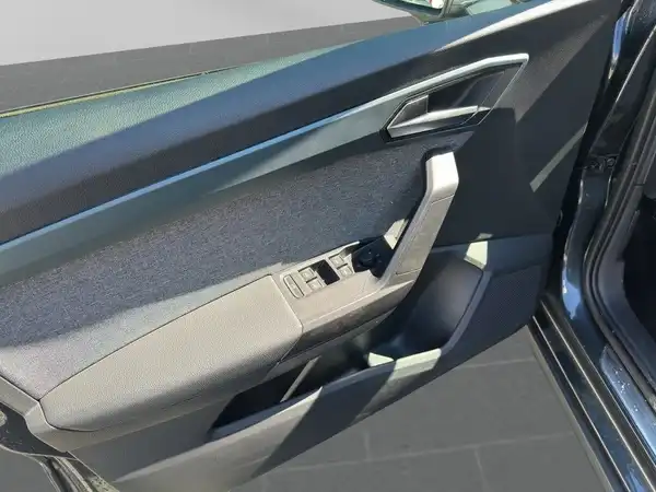 SEAT ARONA (8/16)