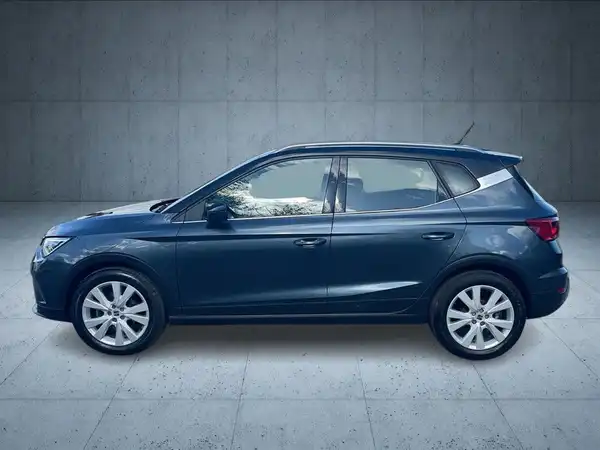 SEAT ARONA (2/17)