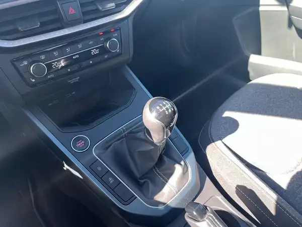 SEAT ARONA (16/17)