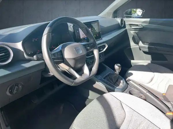 SEAT ARONA (9/17)