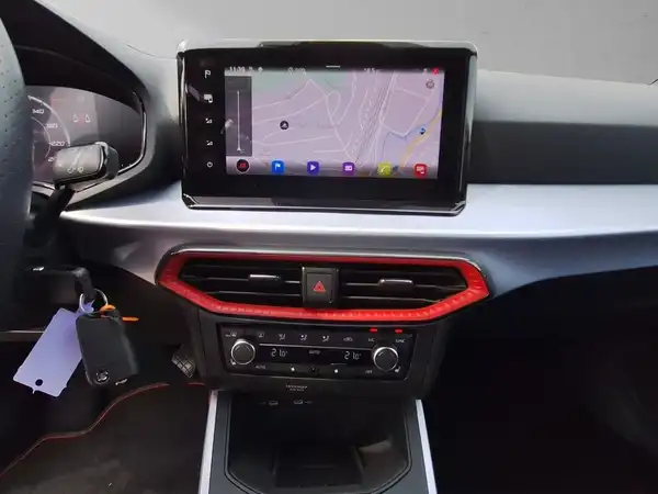 SEAT ARONA (15/18)