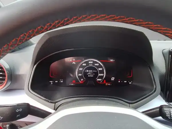 SEAT ARONA (10/18)