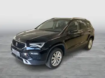 Eine Seitenansicht eines schwarzen SEAT Ateca.