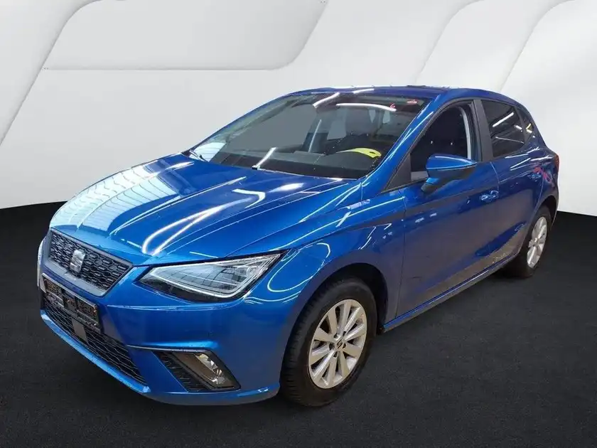 Das Bild zeigt einen blauen SEAT IBIZA von der Seite.