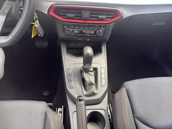 SEAT IBIZA (15/19)