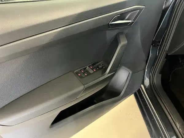 SEAT IBIZA (18/25)