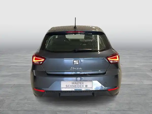 Das Bild zeigt einen SEAT IBIZA von hinten in grauer Farbe. Das Händlerlogo "WALTER SCHNEIDER" ist eingeblendet.