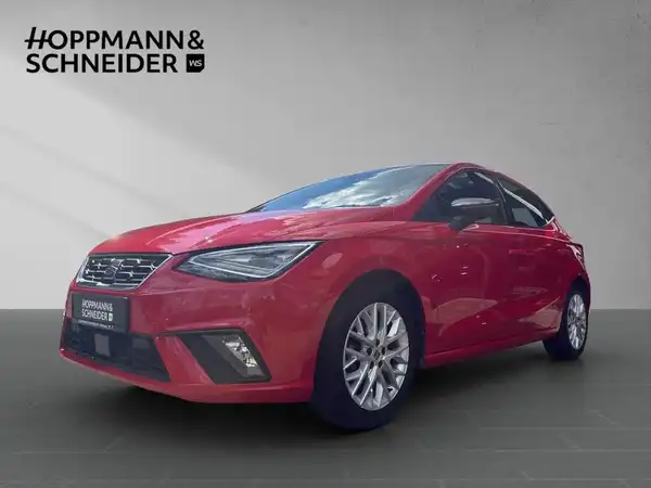 Das Bild zeigt ein rotes Fahrzeug (SEAT IBIZA) in einer seitlichen Ansicht. Im oberen Bereich ist das Händlerlogo "HOPPMANN & SCHNEIDER" eingeblendet.
