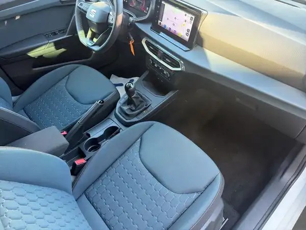 SEAT IBIZA (17/25)