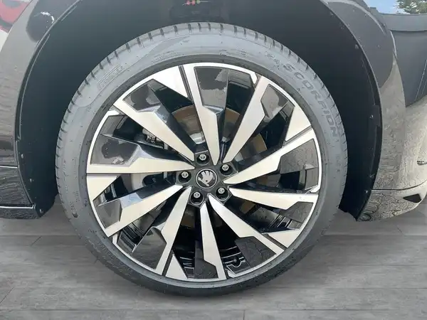 ŠKODA ENYAQ iV (7/16)