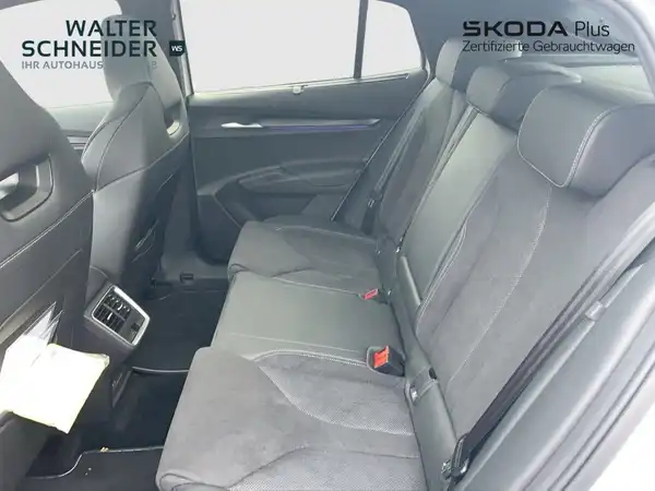 ŠKODA ENYAQ iV (12/18)