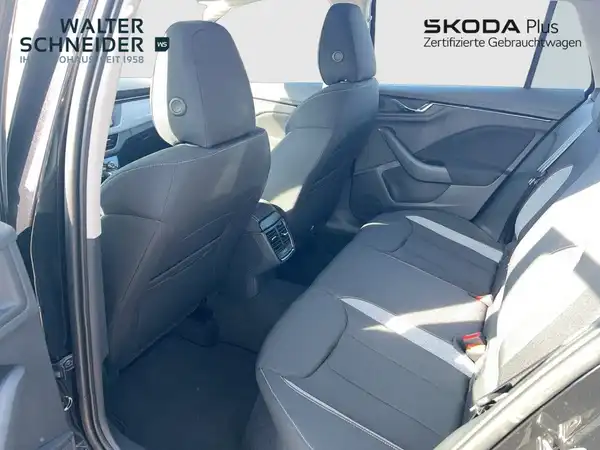 ŠKODA KAMIQ (12/16)