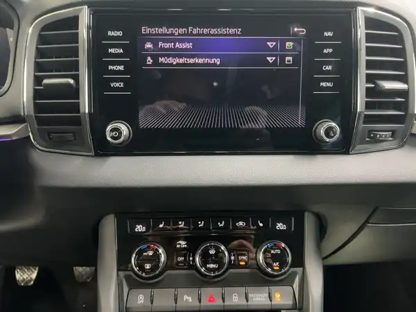 ŠKODA KAROQ (11/16)