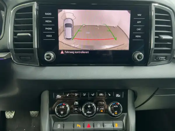 ŠKODA KAROQ (12/16)