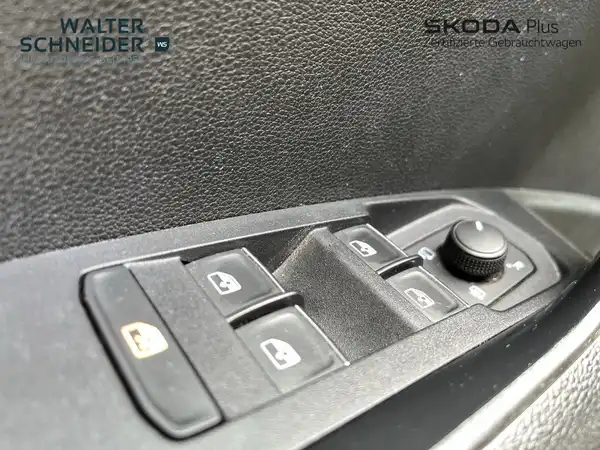 ŠKODA KAROQ (16/21)