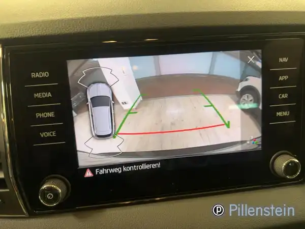 ŠKODA KAROQ (12/16)