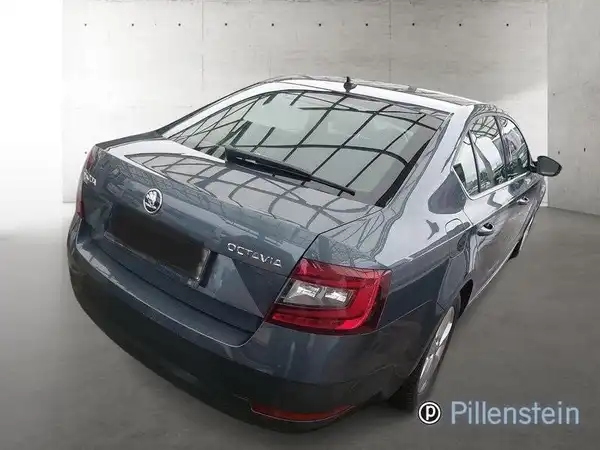 ŠKODA OCTAVIA (3/4)