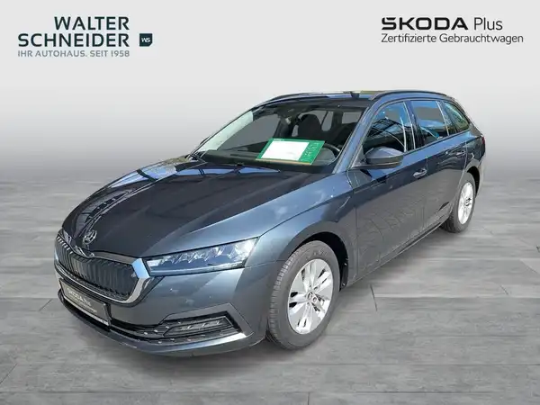 Das Bild zeigt einen blauen ŠKODA OCTAVIA von vorne. Es enthält das Händlerlogo 'WALTER SCHNEIDER' und einige markante Texteinblendungen.