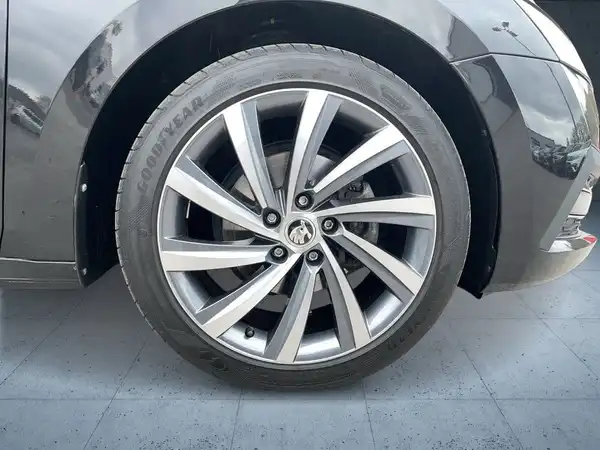 ŠKODA OCTAVIA (7/20)