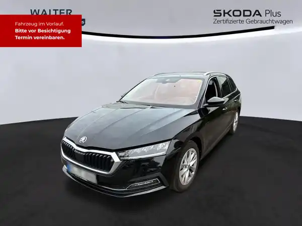 Das Bild zeigt einen schwarzen ŠKODA OCTAVIA von vorne. Es enthält das Händlerlogo und markante Texteinblendungen.