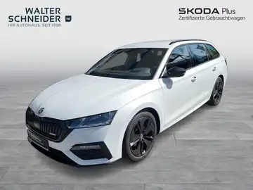 Das Bild zeigt einen weißen ŠKODA OCTAVIA RS von der Seite. Im Hintergrund ist das Händlerlogo 'WALTER SCHNEIDER' zu sehen, zusammen mit einem Slogan.