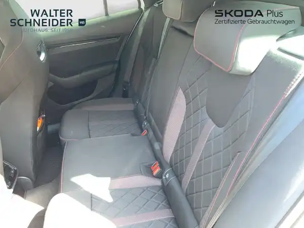 ŠKODA OCTAVIA RS (8/16)
