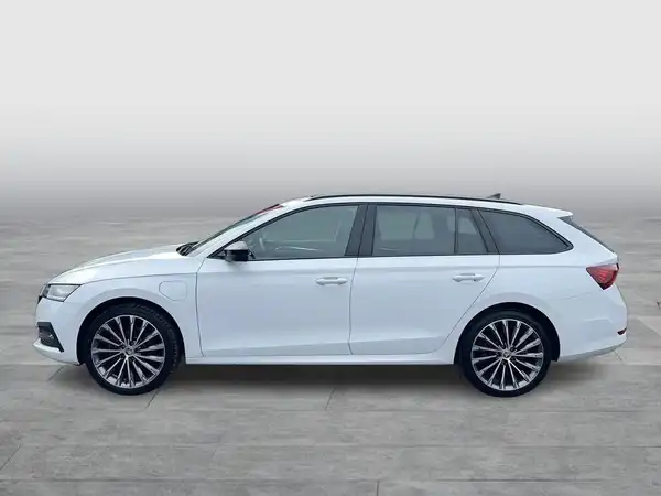 ŠKODA OCTAVIA (2/17)