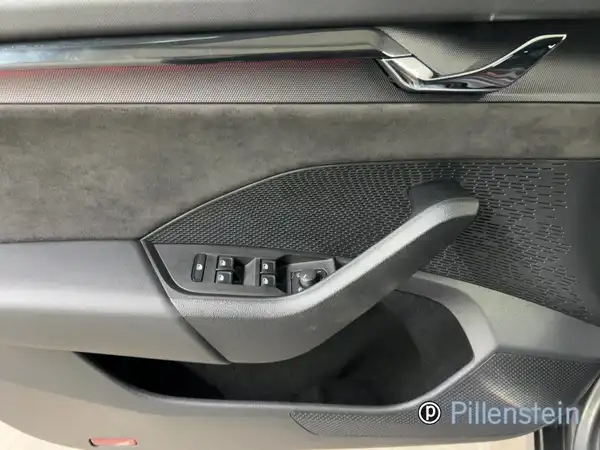 ŠKODA OCTAVIA RS (7/16)